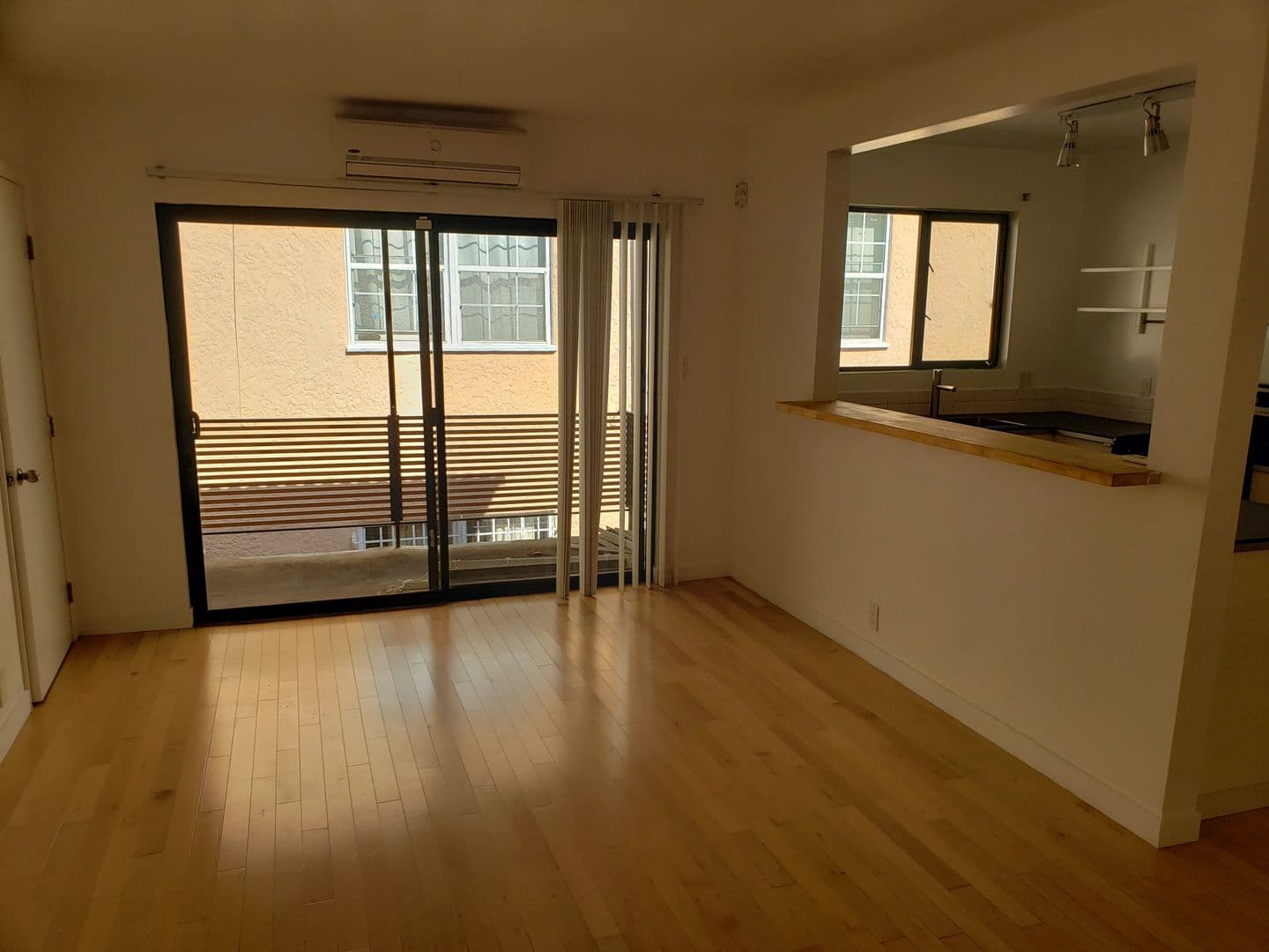 Los Angeles Apartment: 410 North Hayworth Avenue