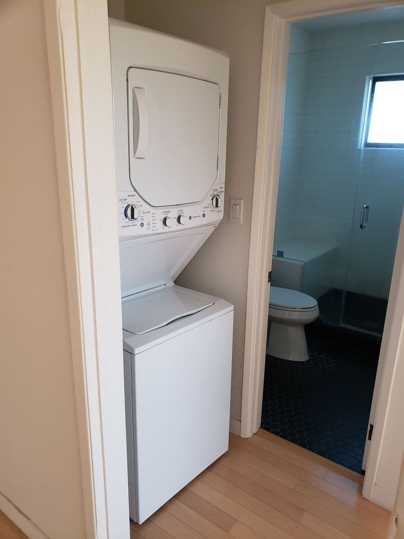 Los Angeles Apartment: 410 North Hayworth Avenue