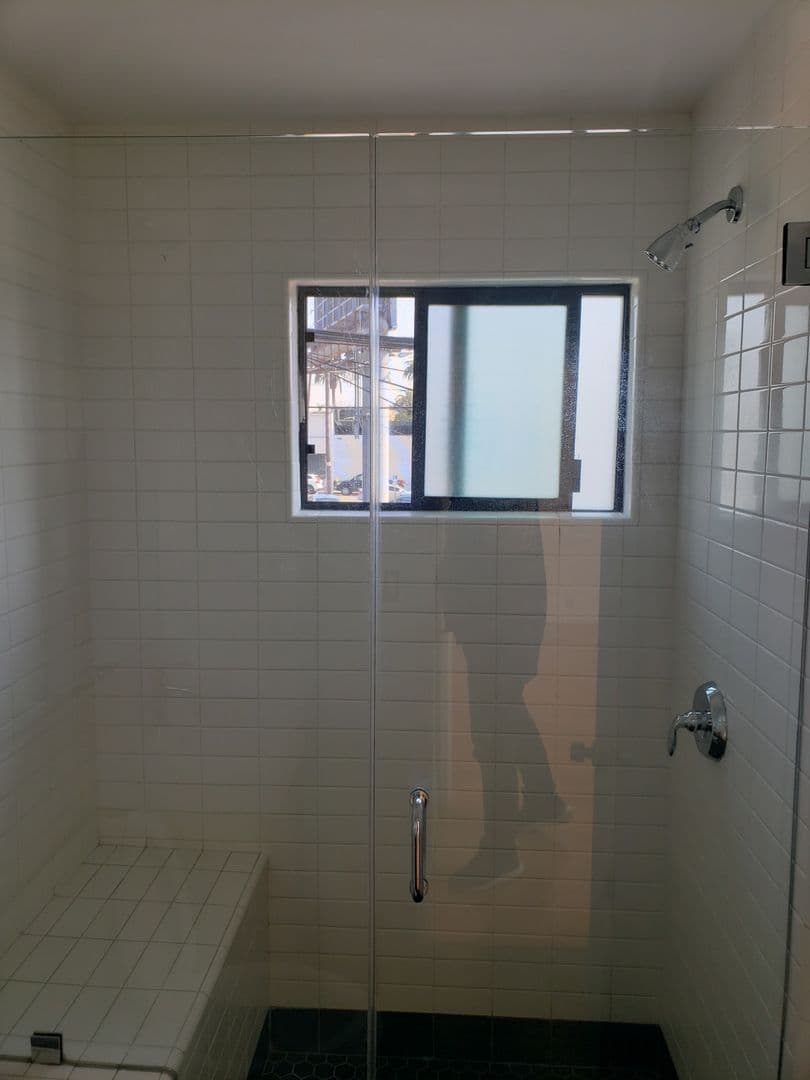 Los Angeles Apartment: 410 North Hayworth Avenue