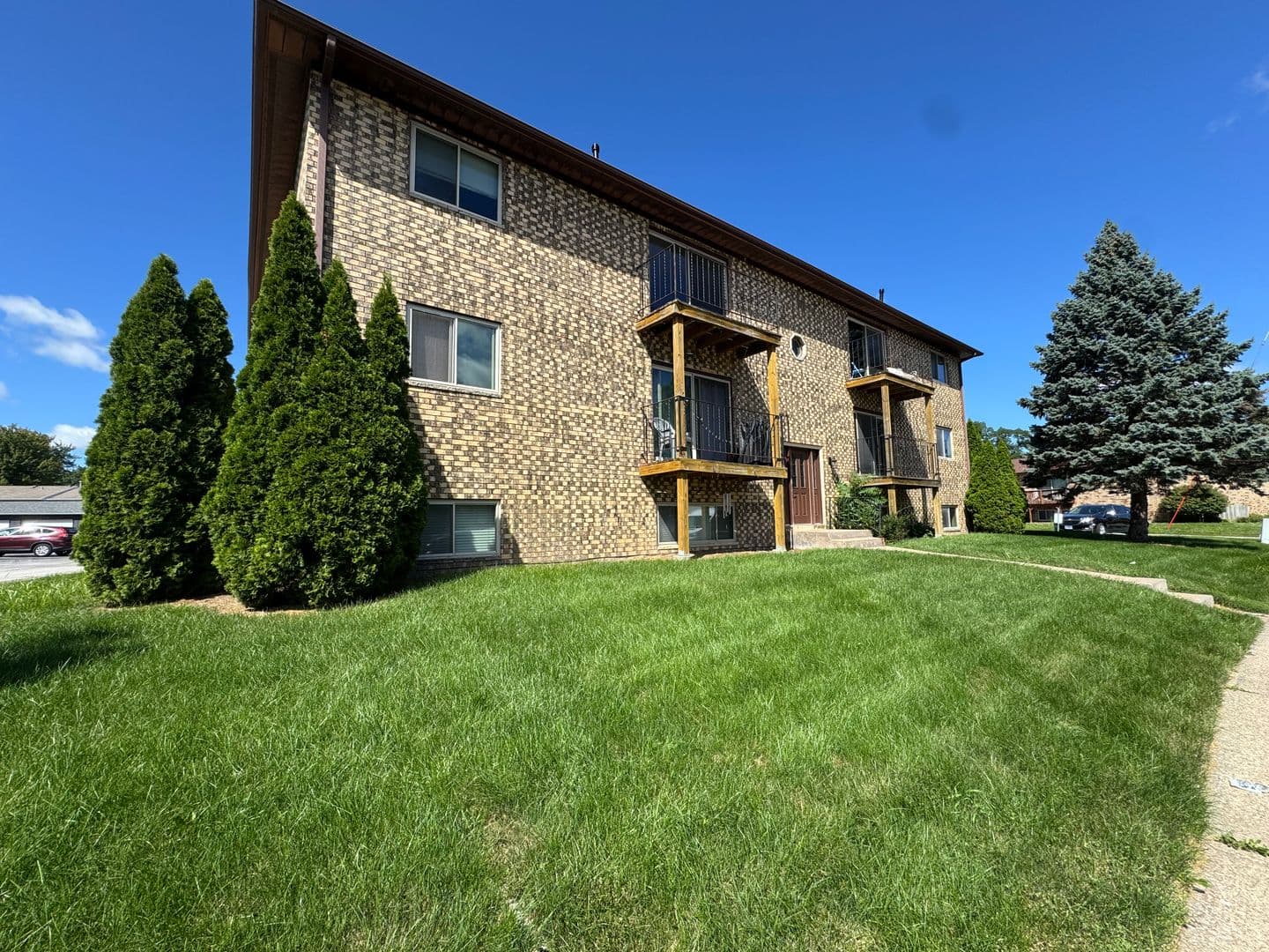 Moline Apartment: 3021 4th St - Apartment 8