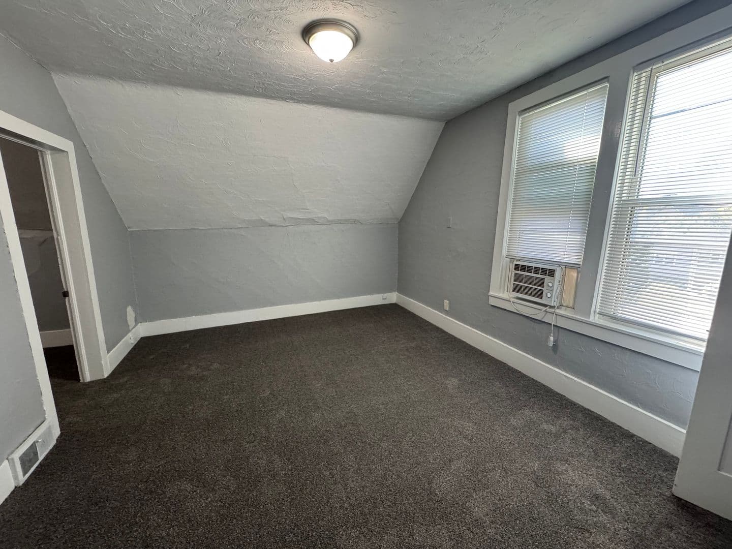 Moline House: 1637 13th Ave