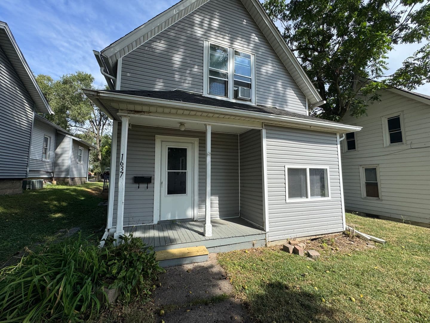 Moline House: 1637 13th Ave