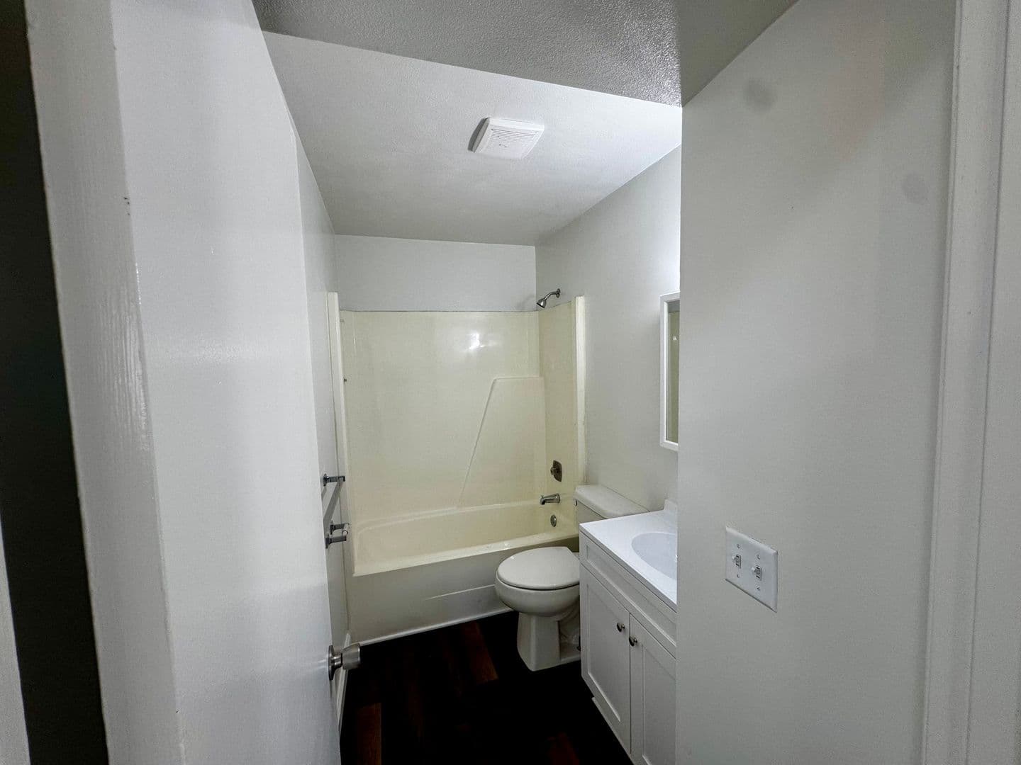 Moline Apartment: 3021 4th St - Apartment 8
