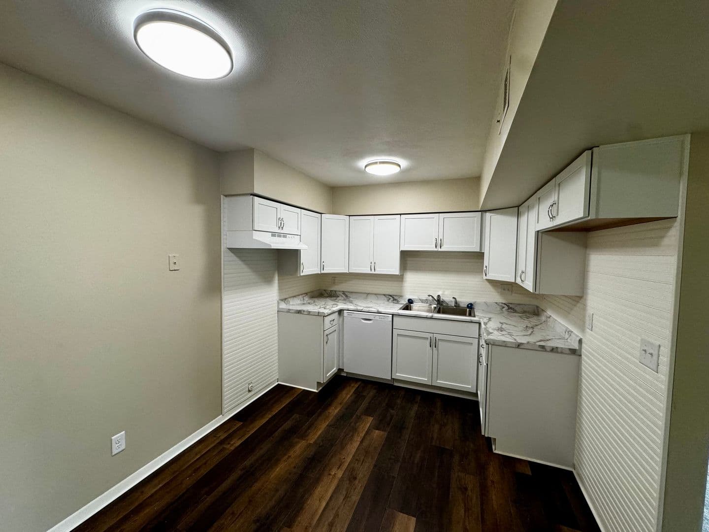 Moline Apartment: 3021 4th St - Apartment 2