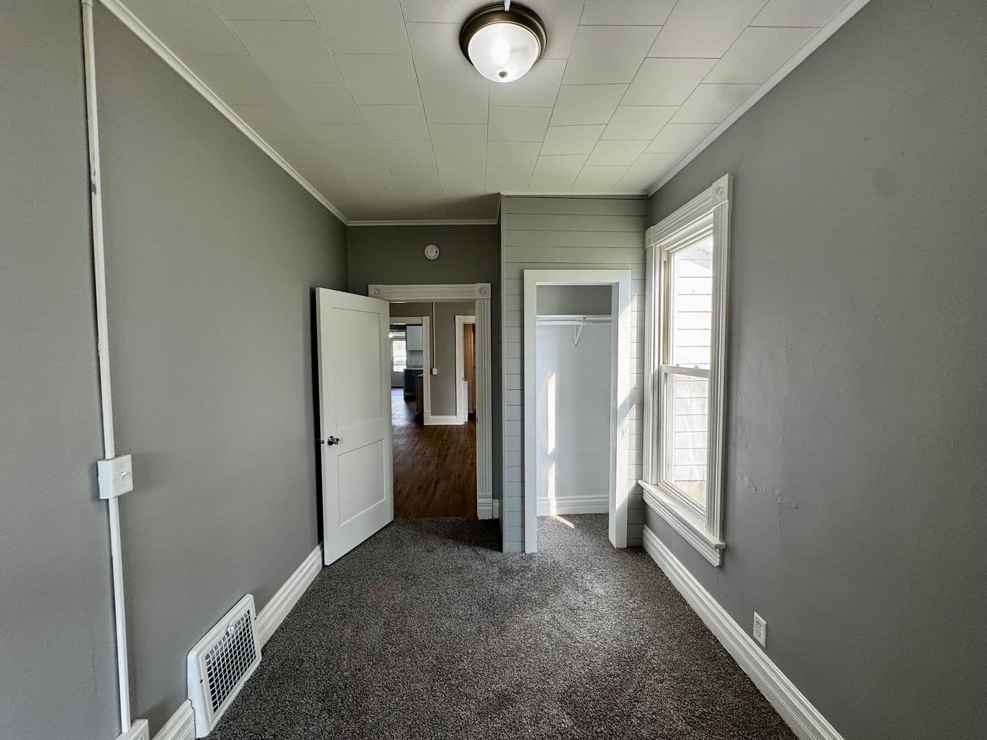 MOLINE House: 410 9TH ST