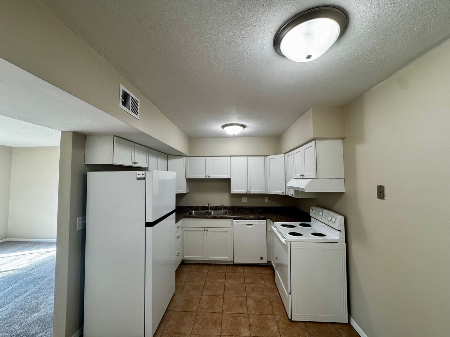 Moline Apartment: 3021 4th St - Apartment 8