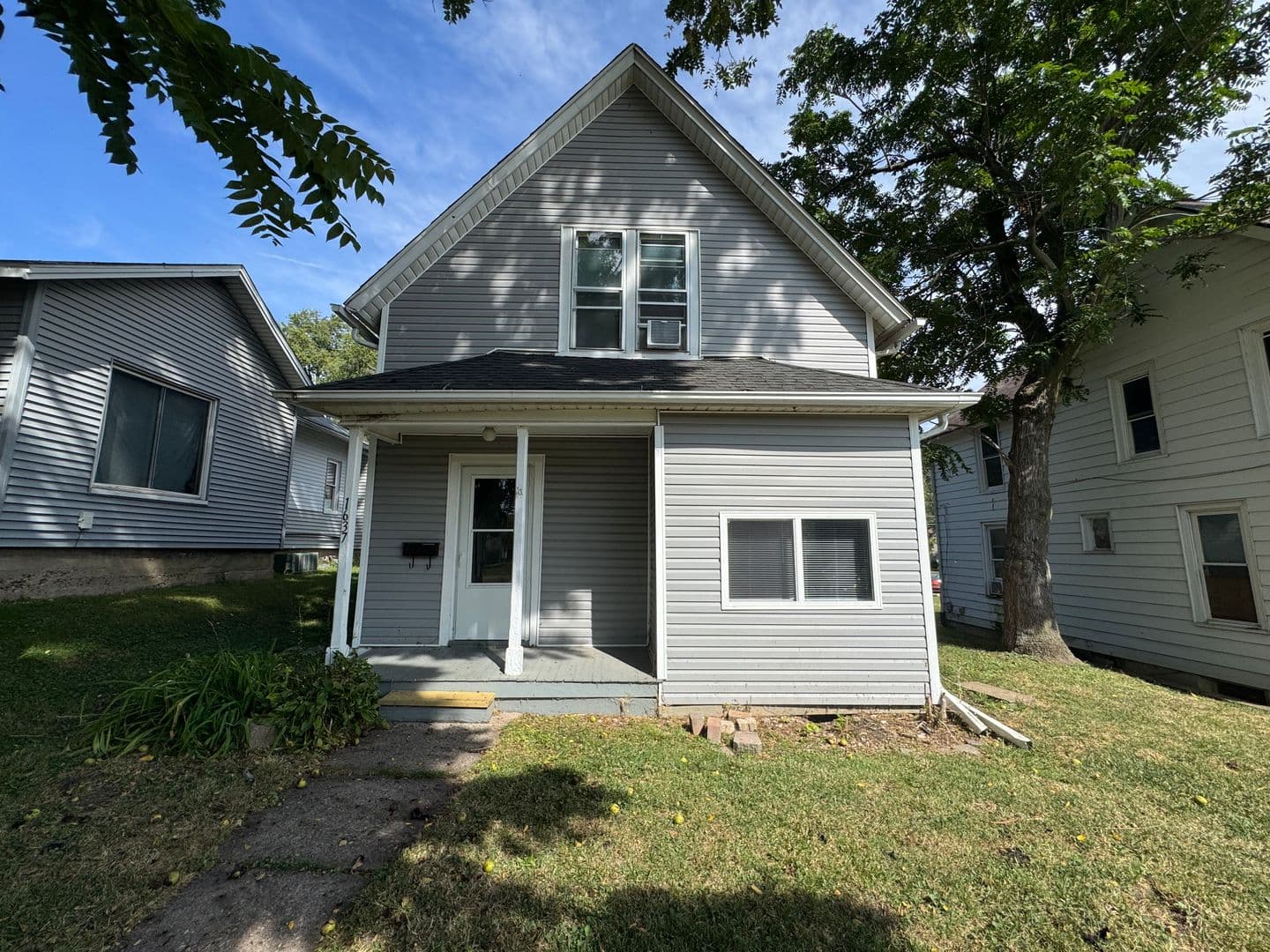 Moline House: 1637 13th Ave