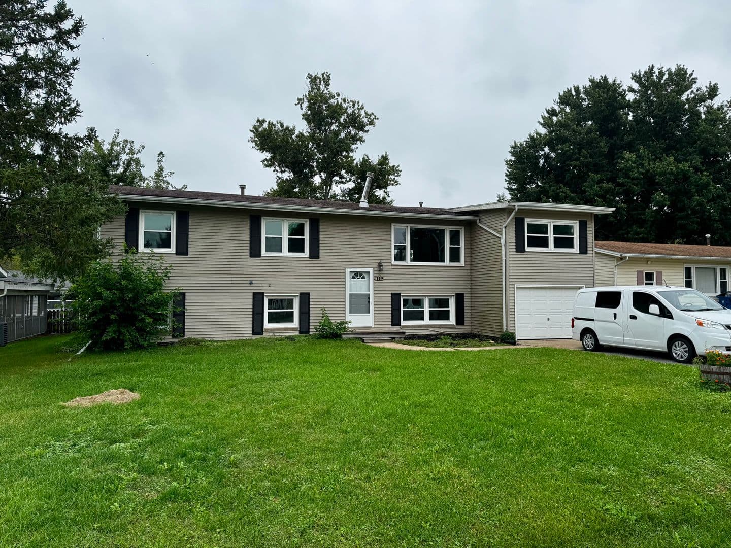 Coal Valley House: 119 E 4th Street