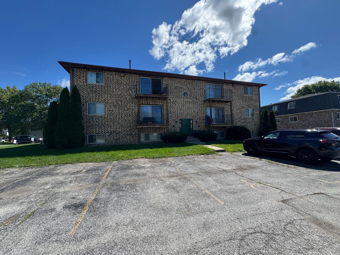 Moline Apartment: 3021 4th St - Apartment 8