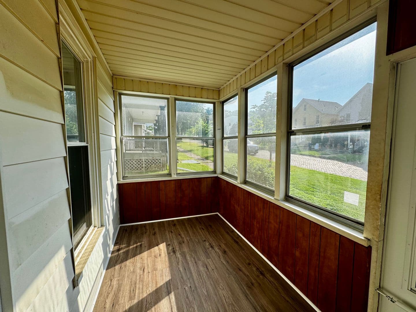 MOLINE House: 410 9TH ST