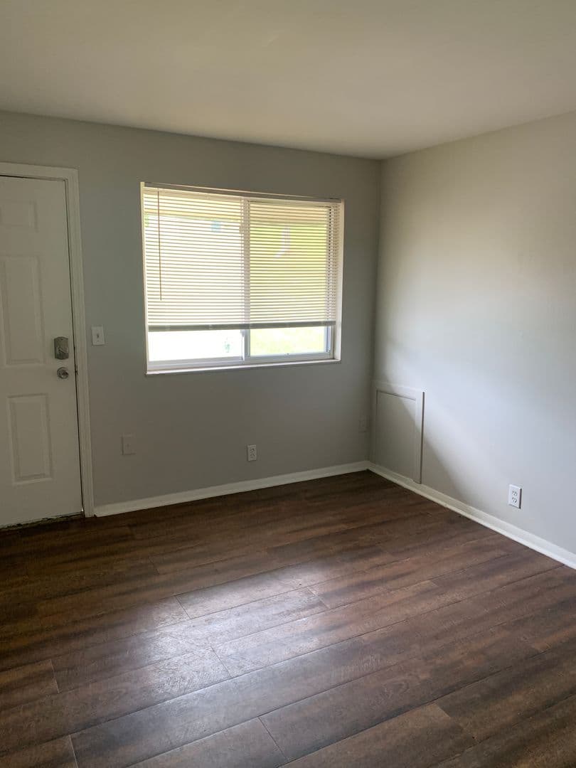 Riverside Apartment: 4820-4867 NW Homestead Rd. / Terr.