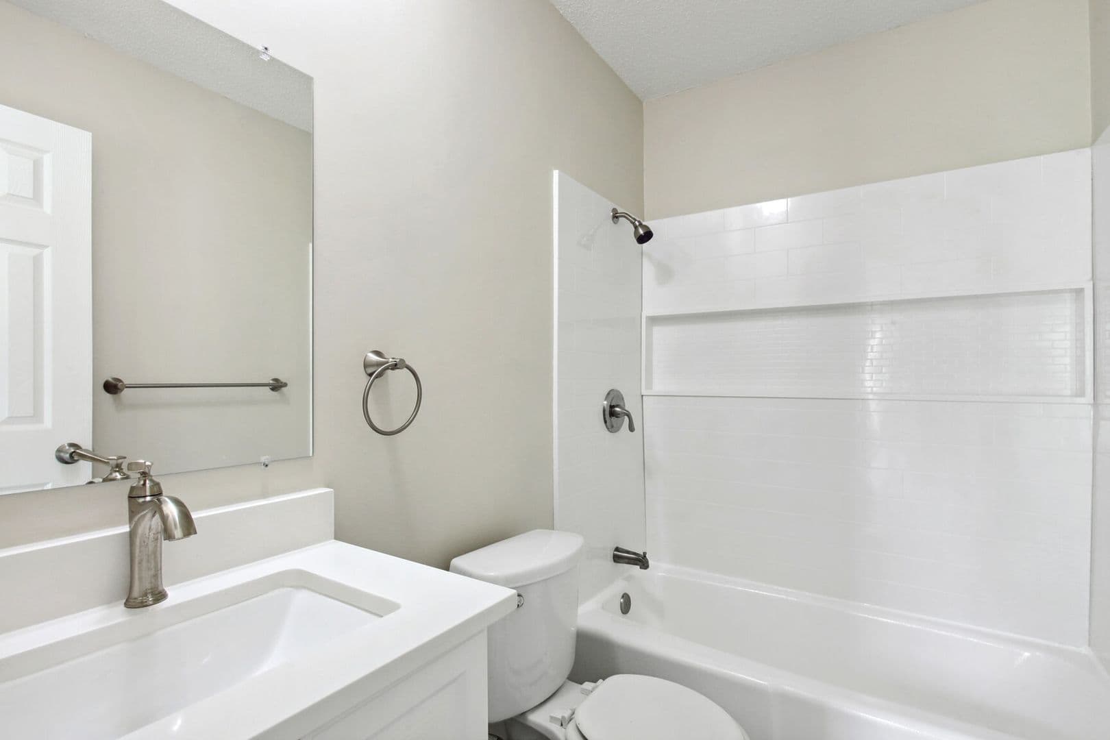 Kansas City Apartment: 10561 Cypress Ave