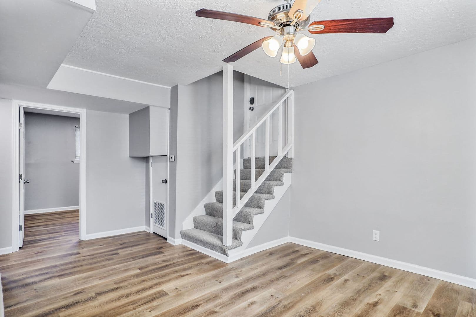 Parkville Apartment: 6110 NW Bell Rd.