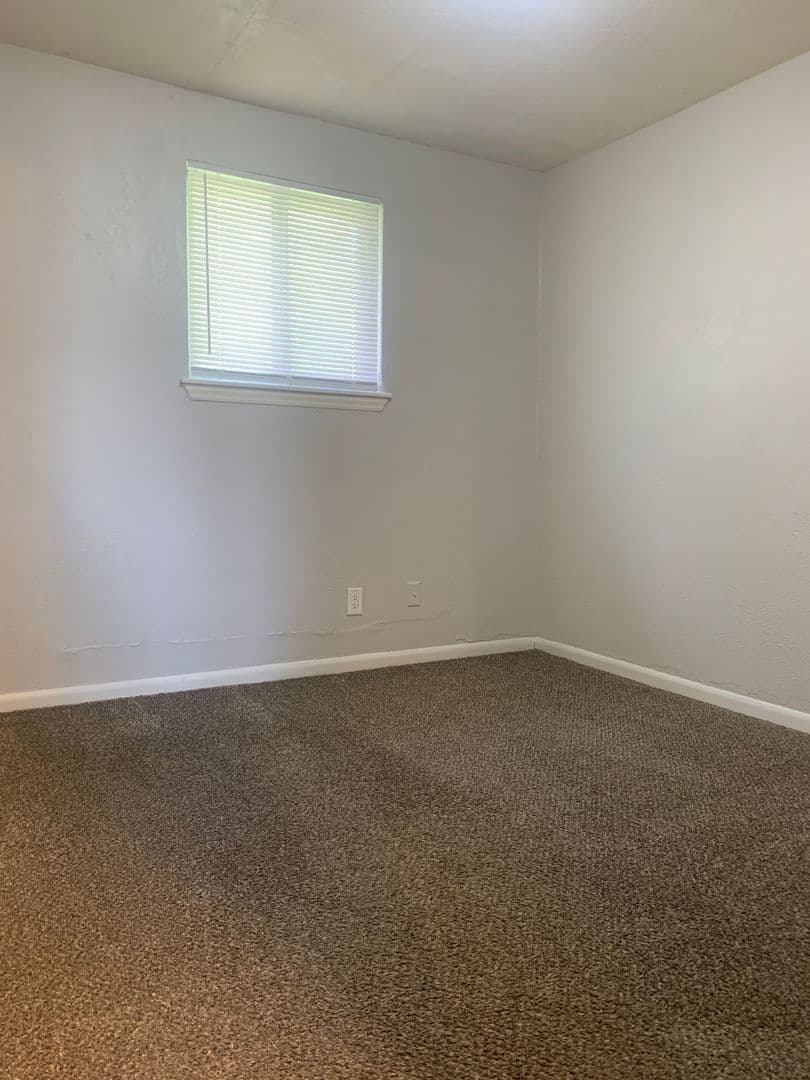 Parkville Apartment: 6110 NW Bell Rd.