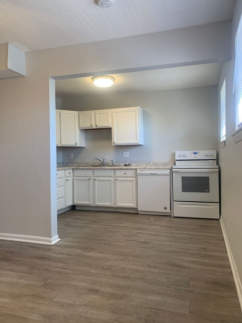 Parkville Apartment: 6110 NW Bell Rd.
