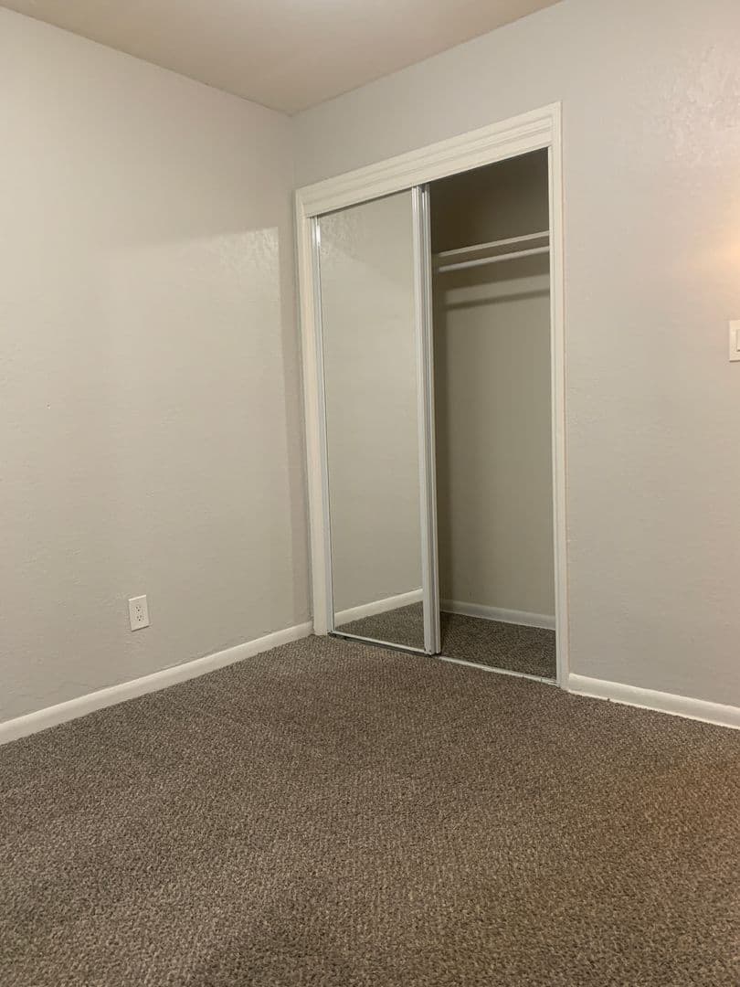 Parkville Apartment: 6110 NW Bell Rd.