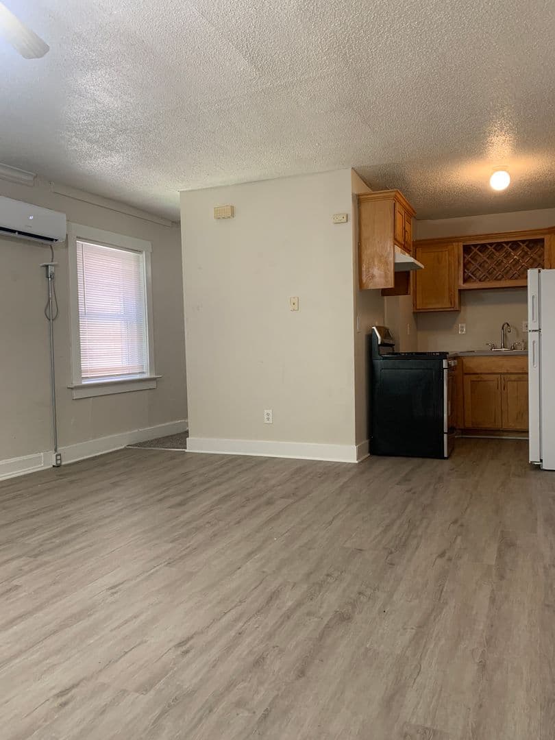 Kansas City Apartment: 905-911 W 40th Terr