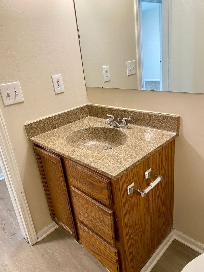 Shawnee Apartment: 6117-6129 Barton Ave