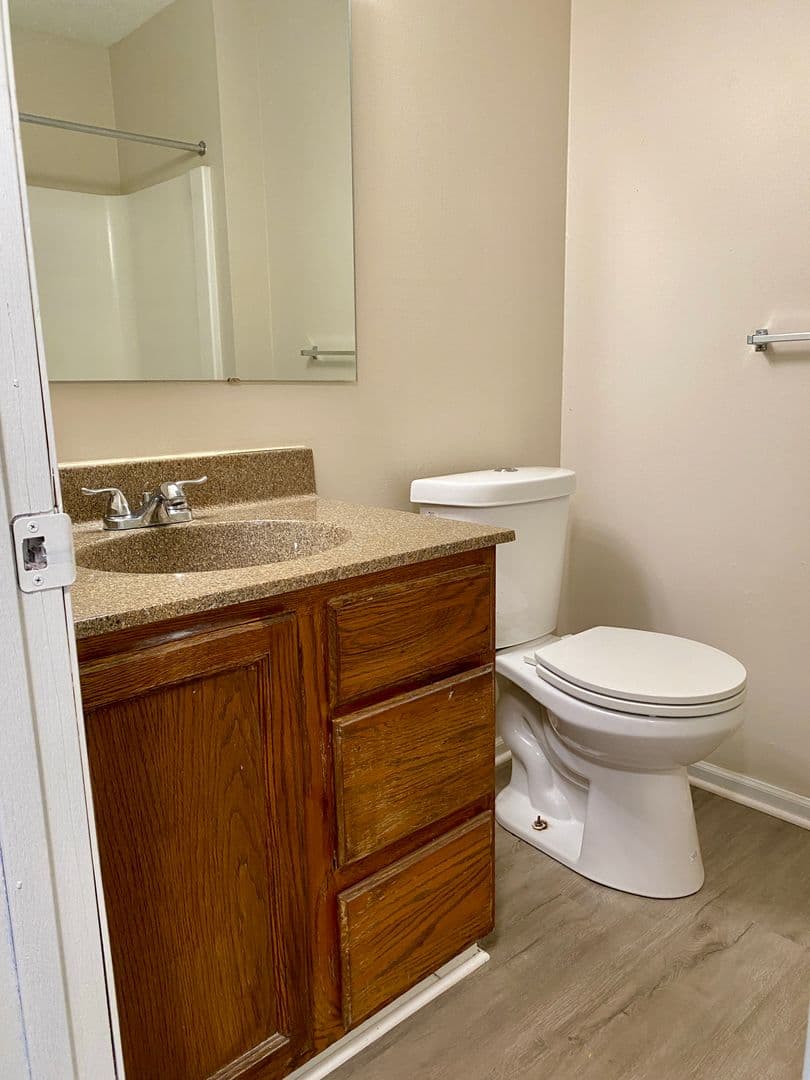 Shawnee Apartment: 6117-6129 Barton Ave