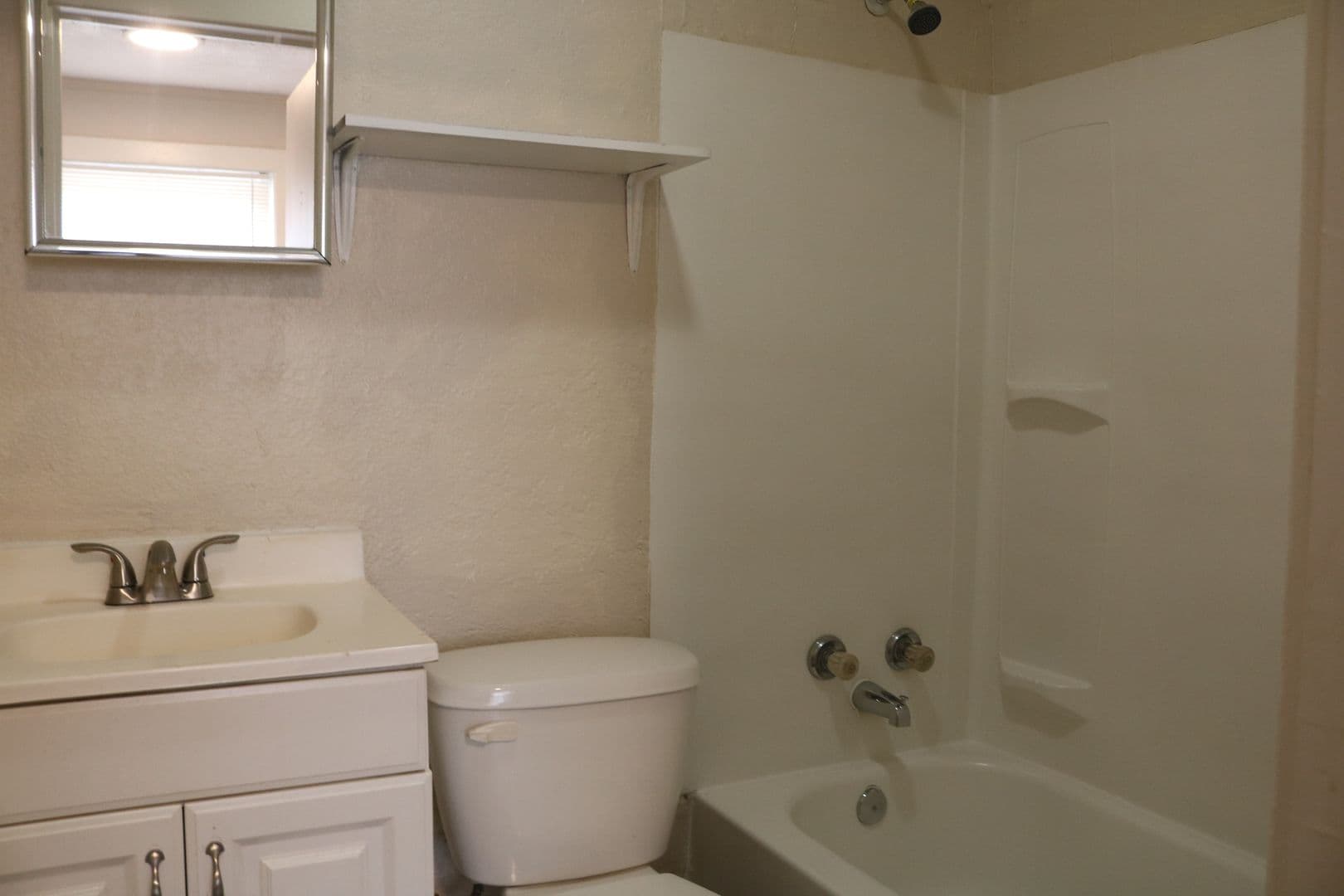 Kansas City Apartment: 905-911 W 40th Terr