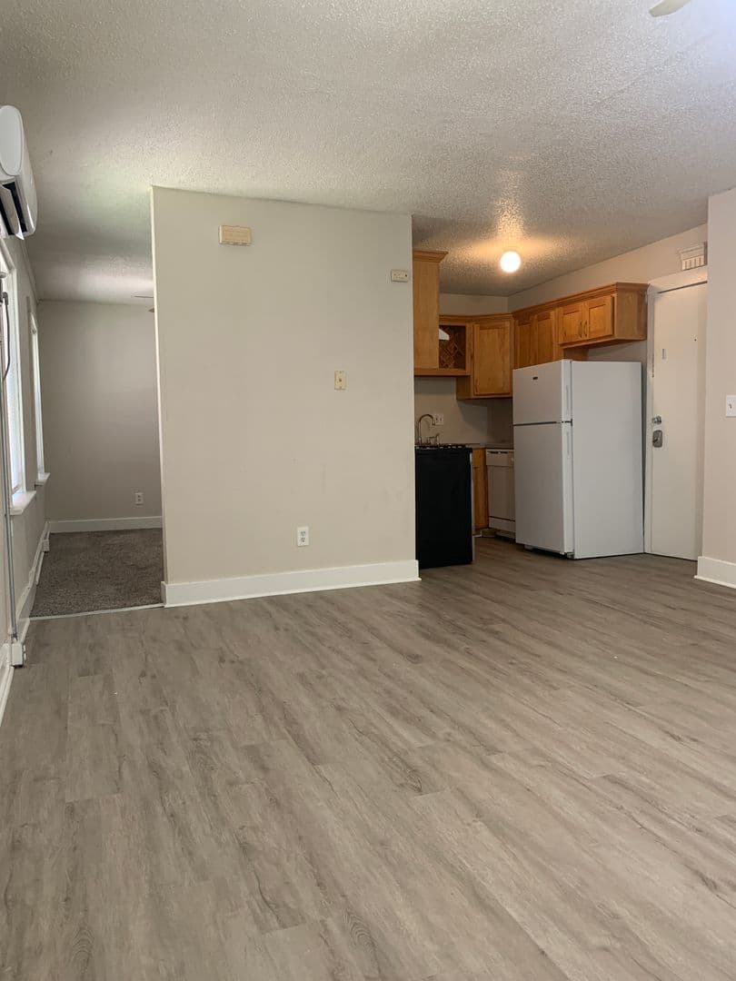 Kansas City Apartment: 905-911 W 40th Terr