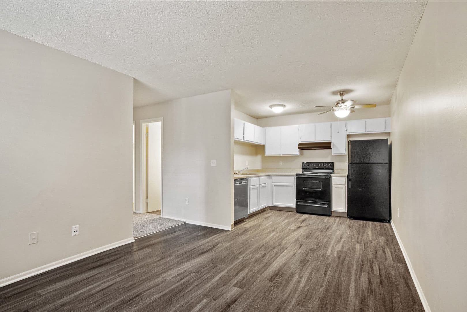 Olathe Apartment: 16615 W 139th St