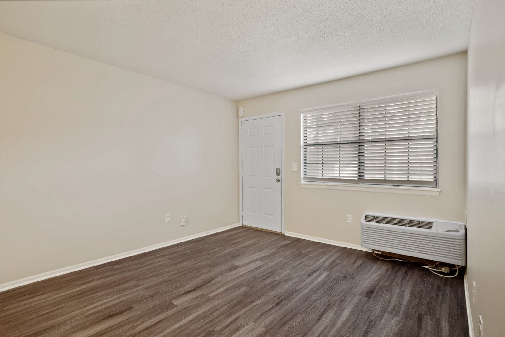 Olathe Apartment: 16615 W 139th St