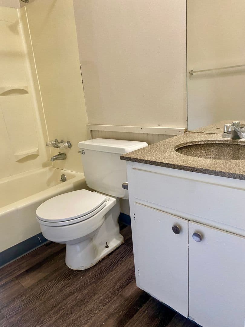 Kansas City Apartment: 10561 Cypress Ave