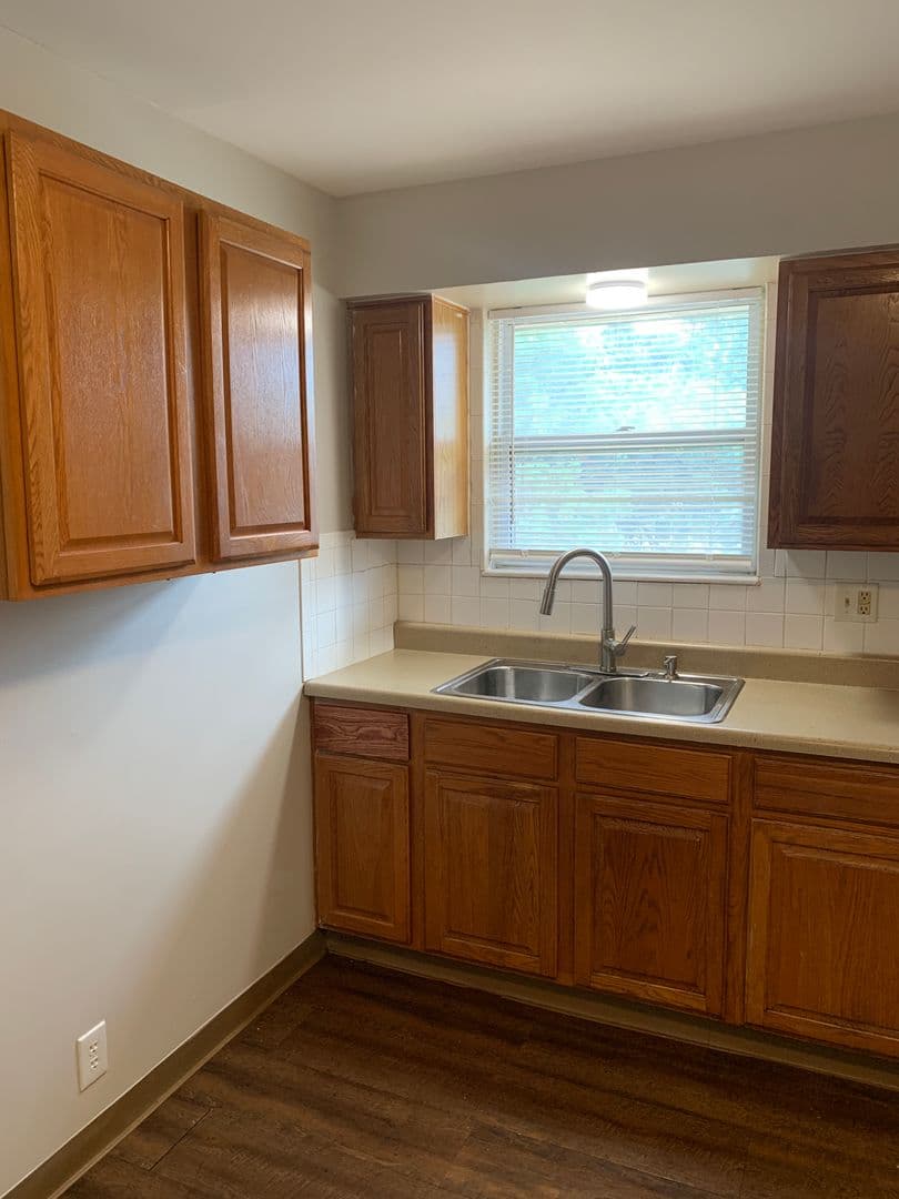 Riverside Apartment: 4820-4867 NW Homestead Rd. / Terr.