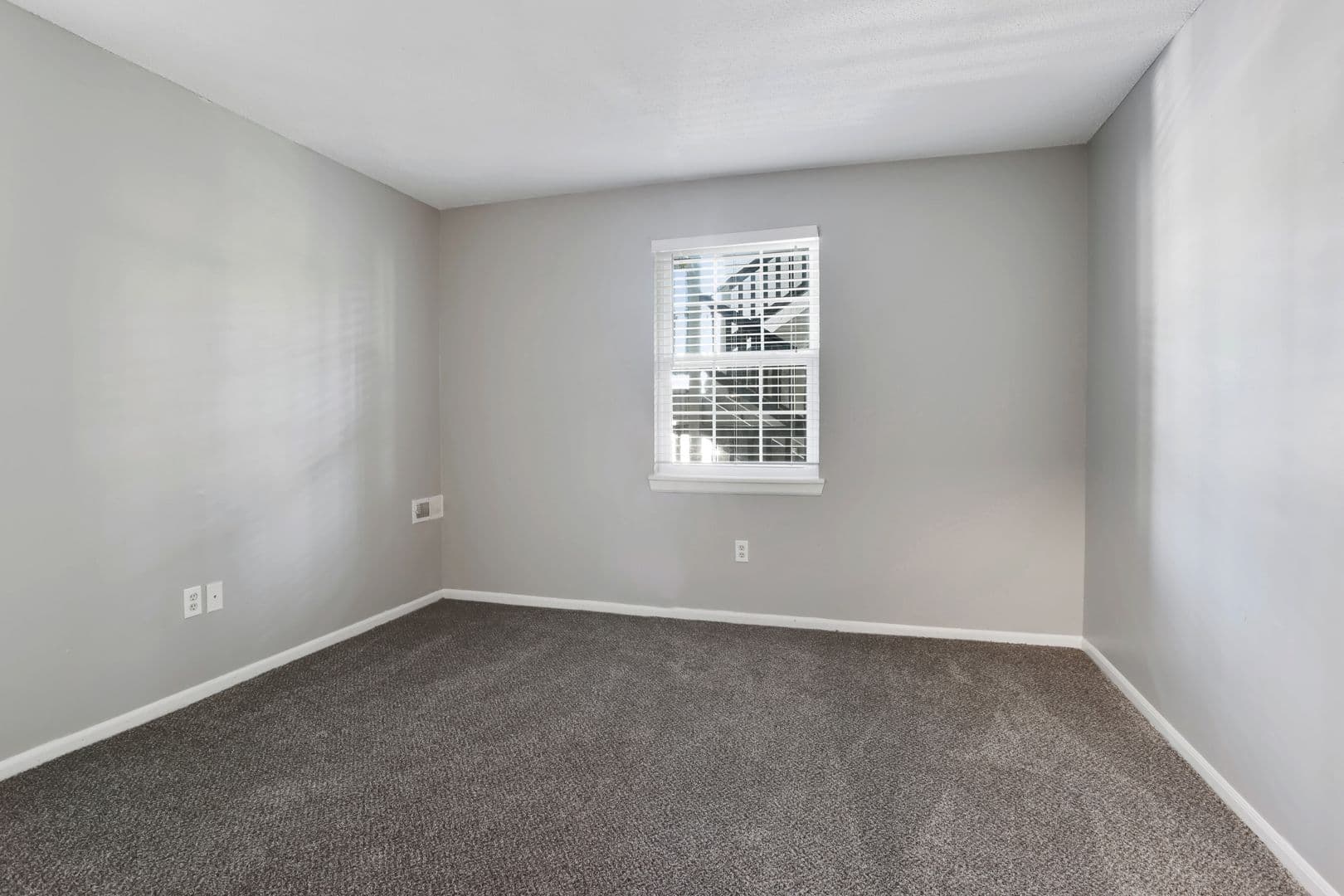 Olathe Apartment: 16615 W 139th St
