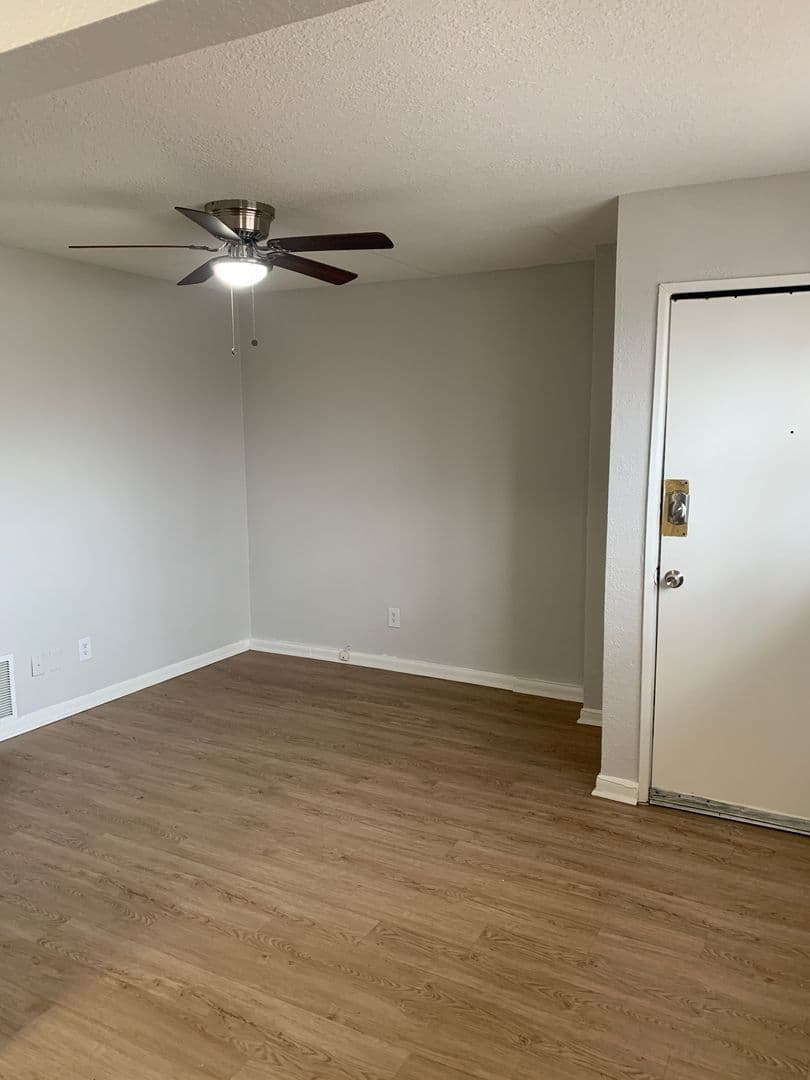 Parkville Apartment: 6110 NW Bell Rd.
