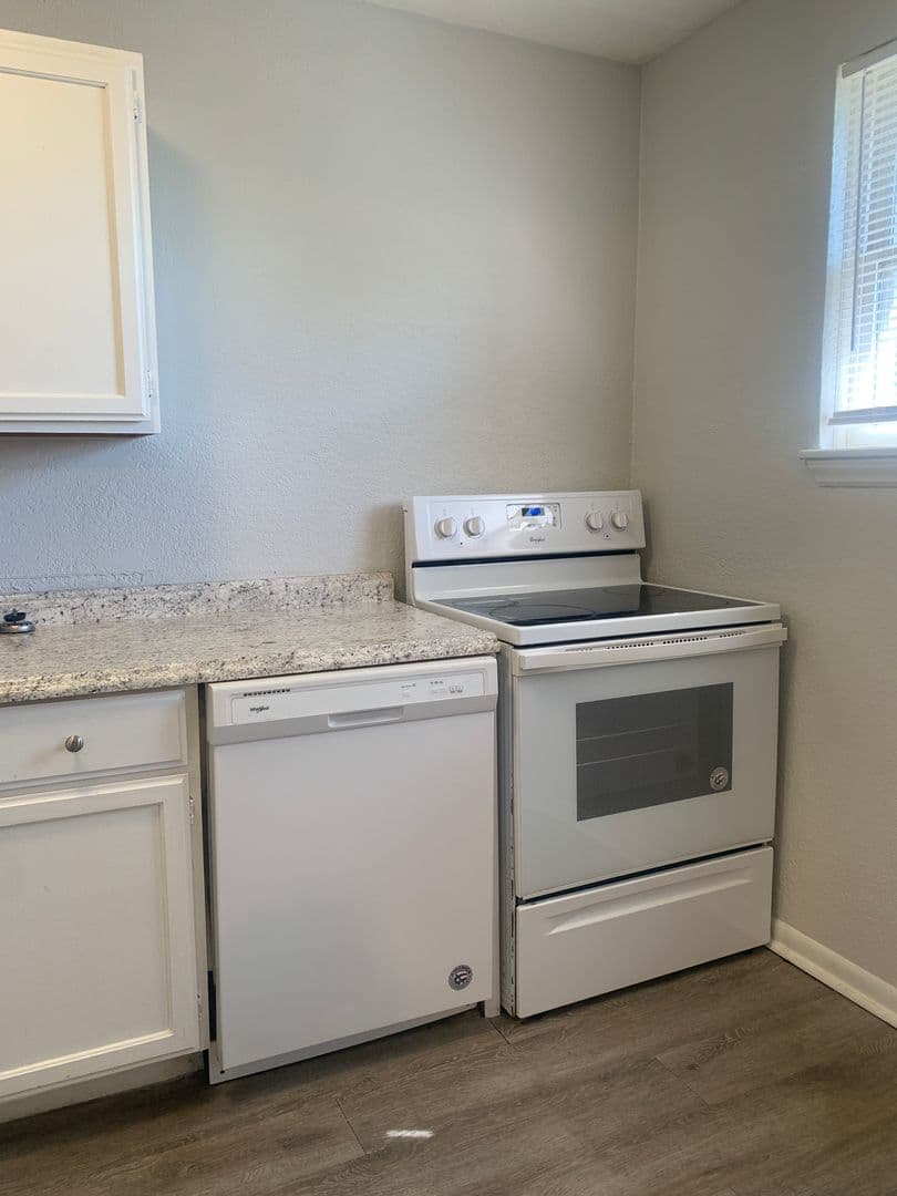 Parkville Apartment: 6110 NW Bell Rd.