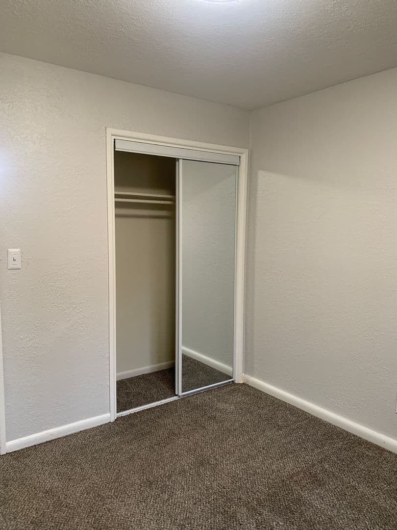 Parkville Apartment: 6110 NW Bell Rd.