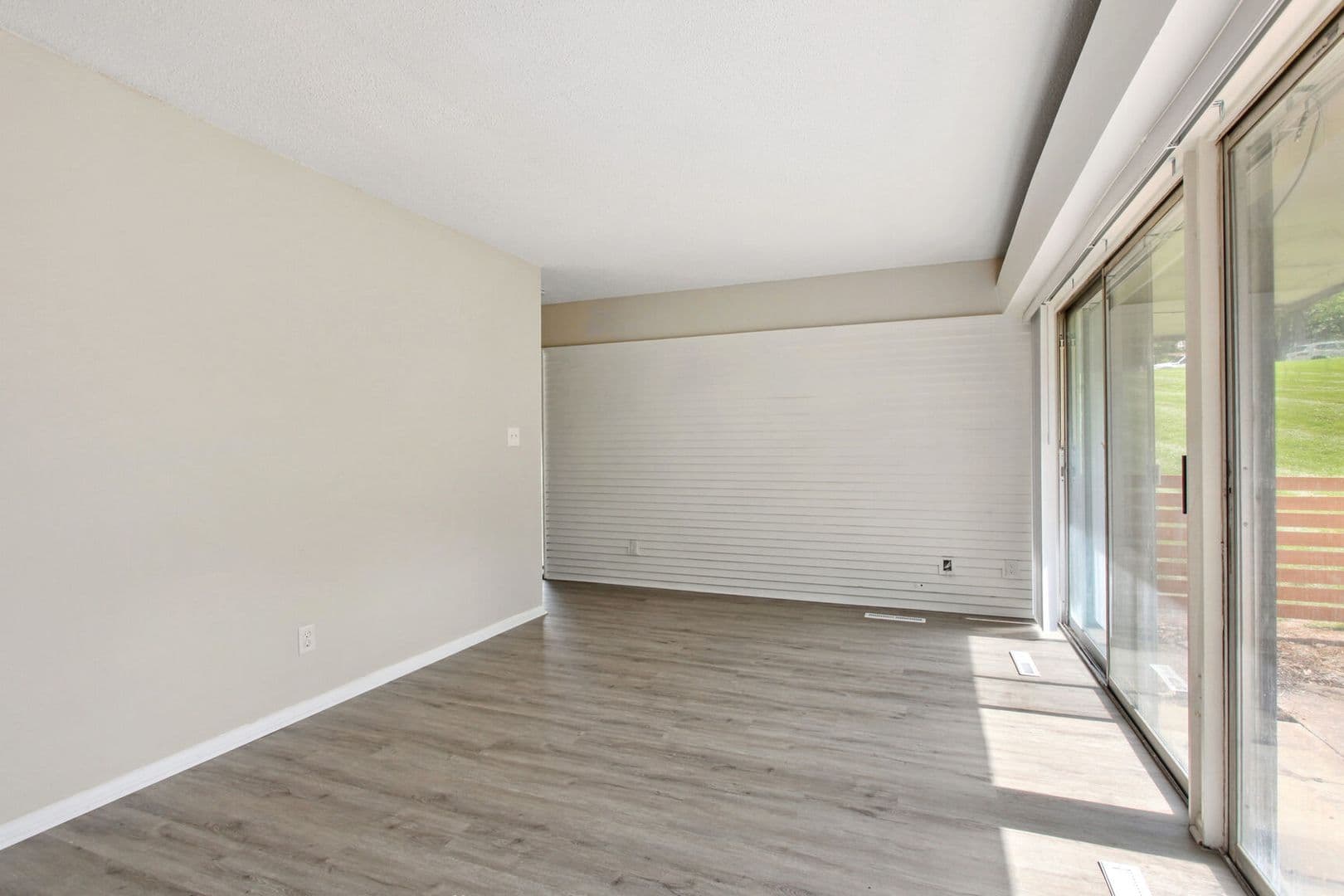 Kansas City Apartment: 10561 Cypress Ave