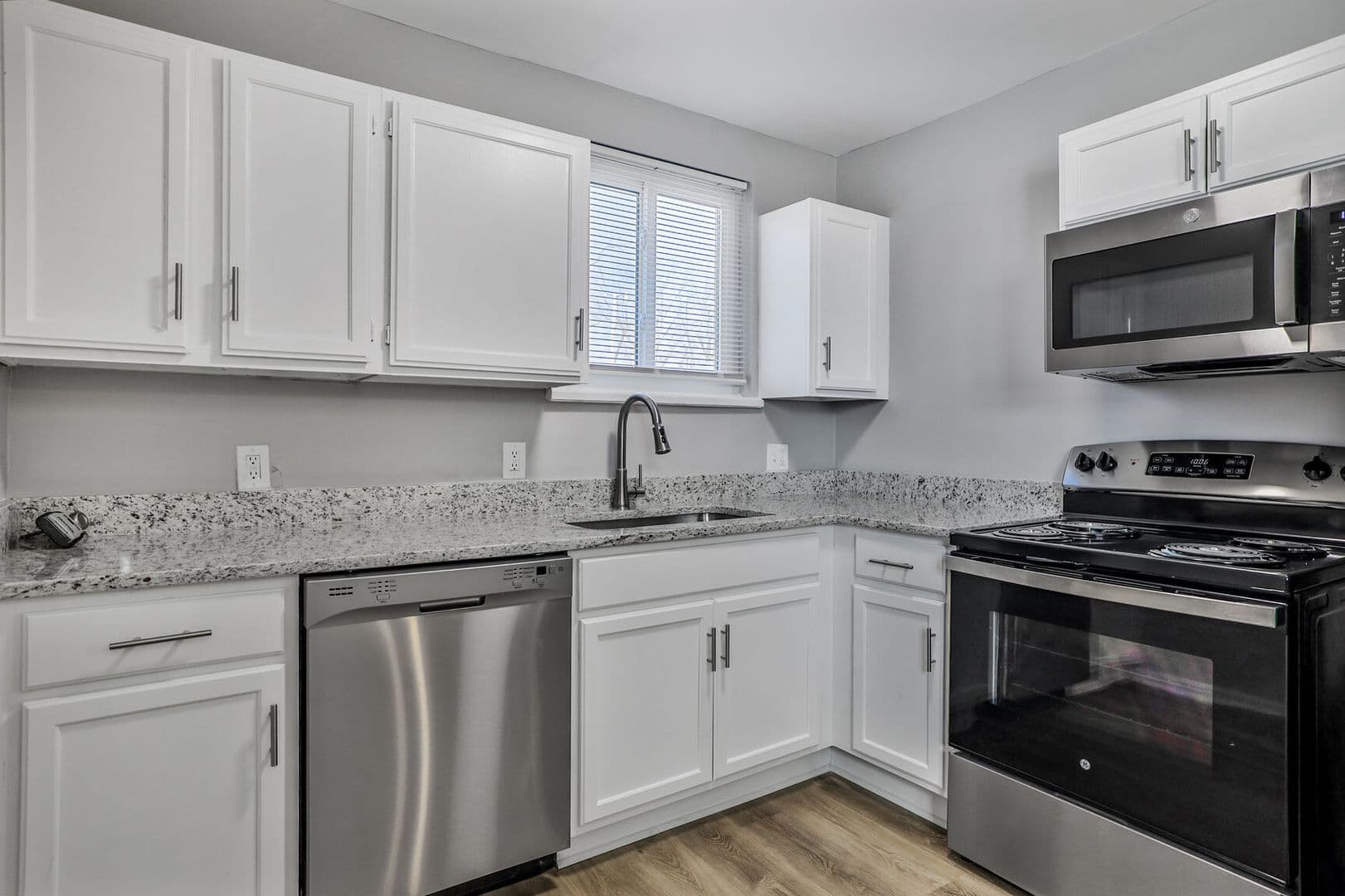 Parkville Apartment: 6110 NW Bell Rd.