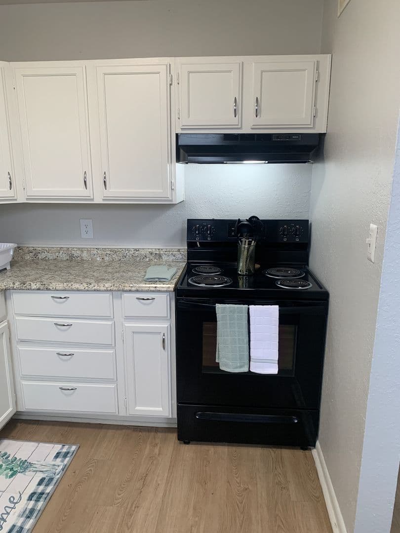 Parkville Apartment: 6110 NW Bell Rd.