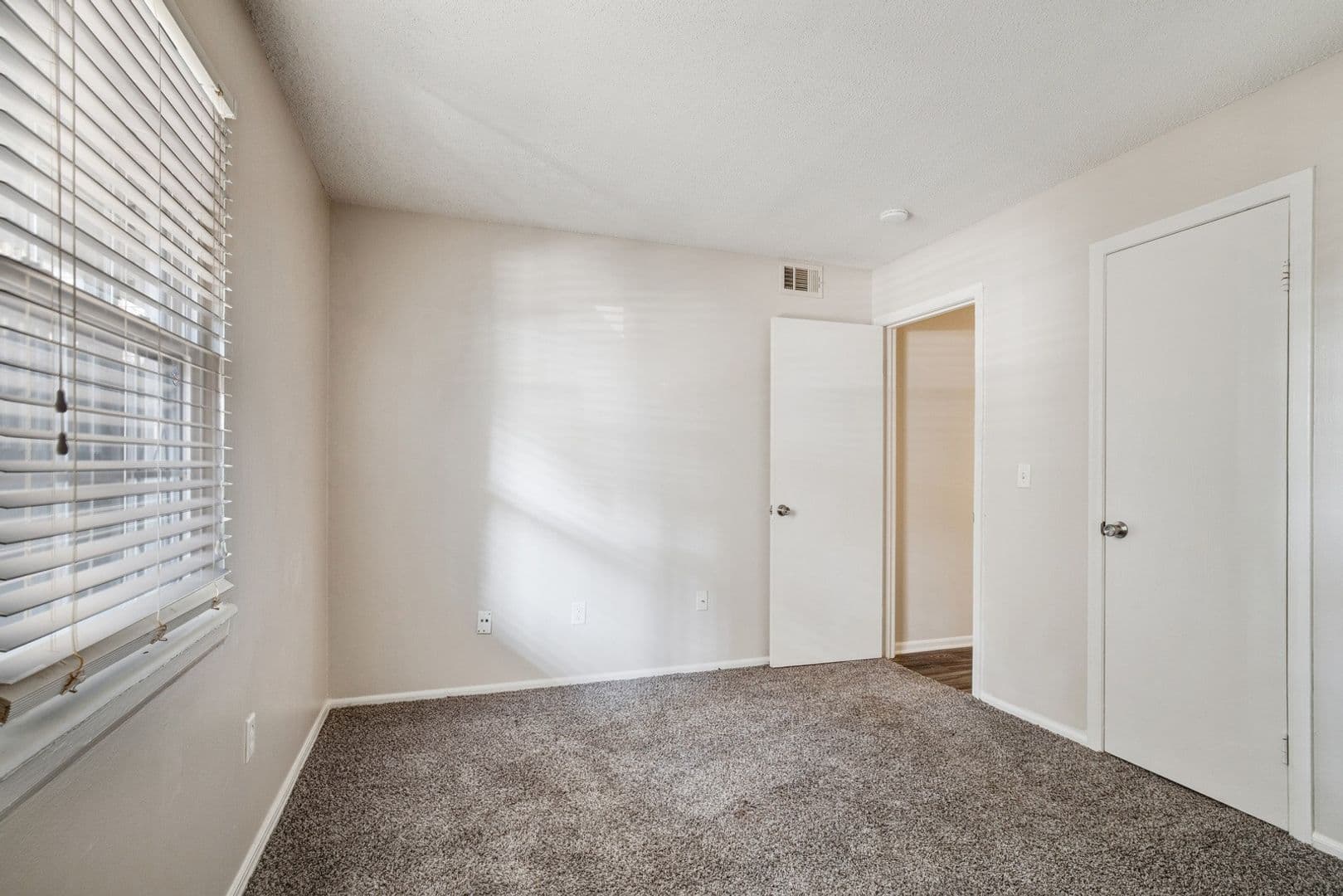 Olathe Apartment: 16615 W 139th St
