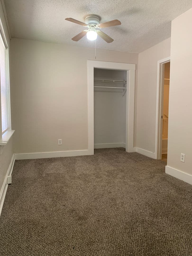 Kansas City Apartment: 905-911 W 40th Terr