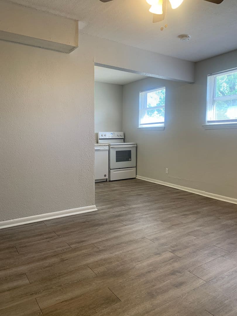 Parkville Apartment: 6110 NW Bell Rd.