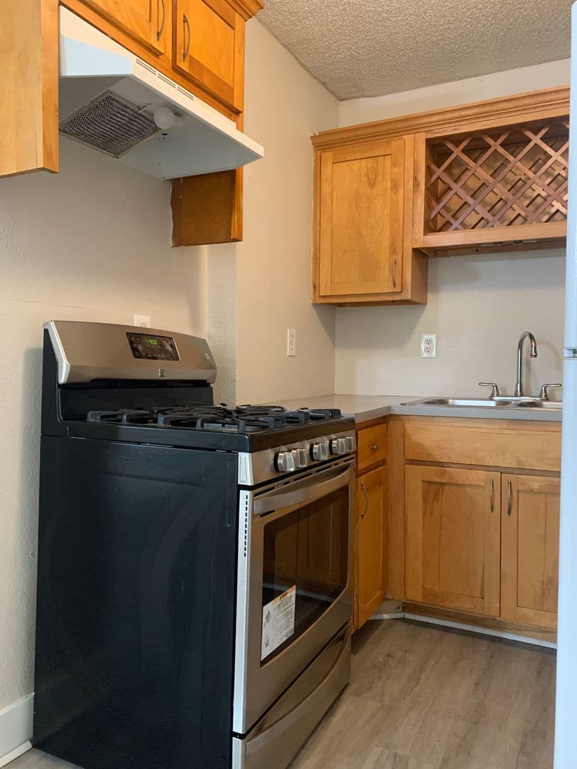 Kansas City Apartment: 905-911 W 40th Terr