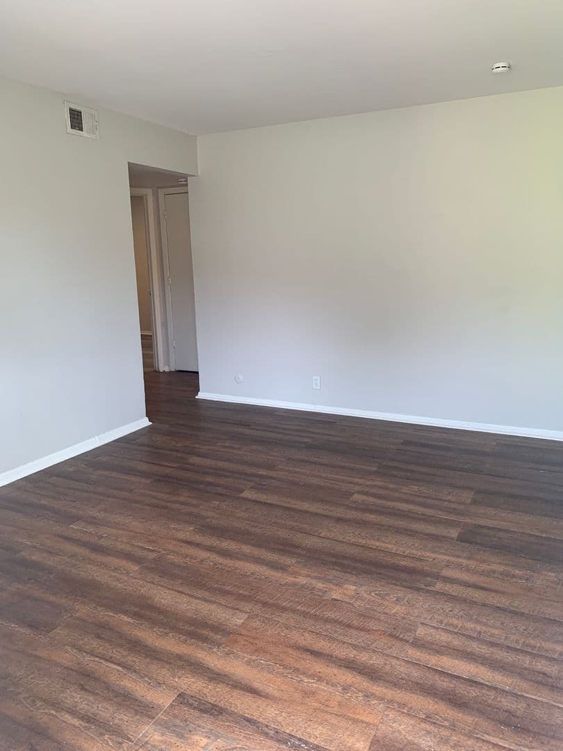 Riverside Apartment: 4820-4867 NW Homestead Rd. / Terr.