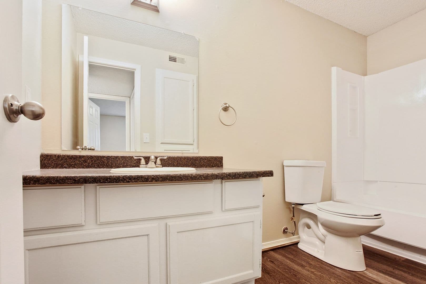 Lees Summit Apartment: 600 SE 291 Hwy