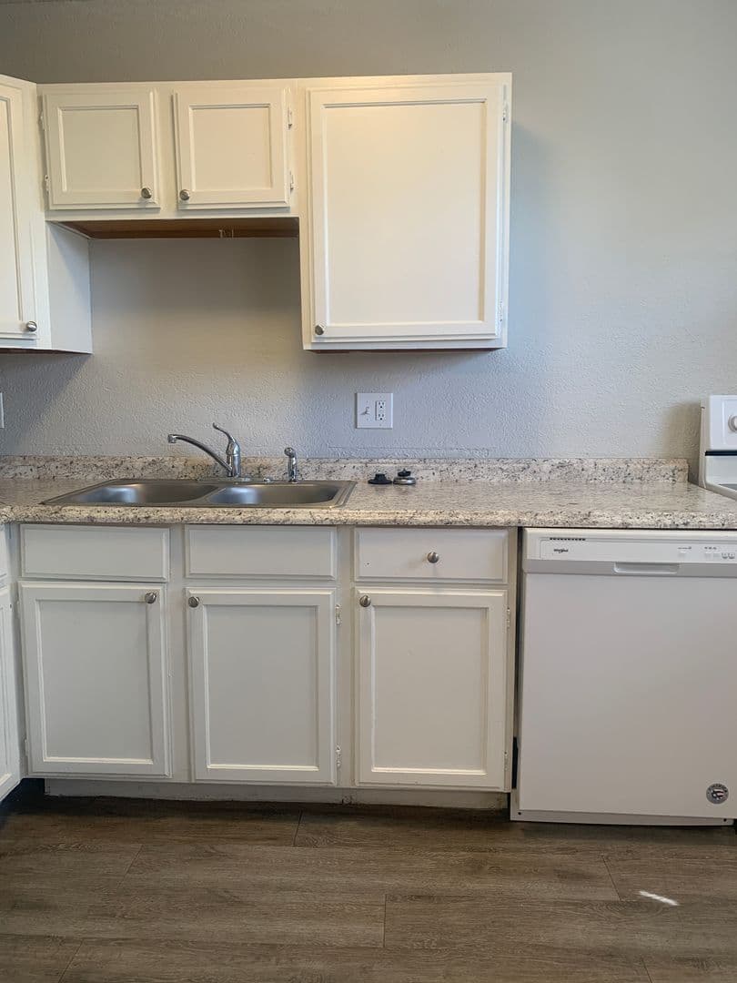 Parkville Apartment: 6110 NW Bell Rd.