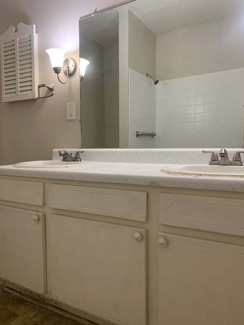 Kansas City Apartment: 3608-3618 Baltimore Ave.