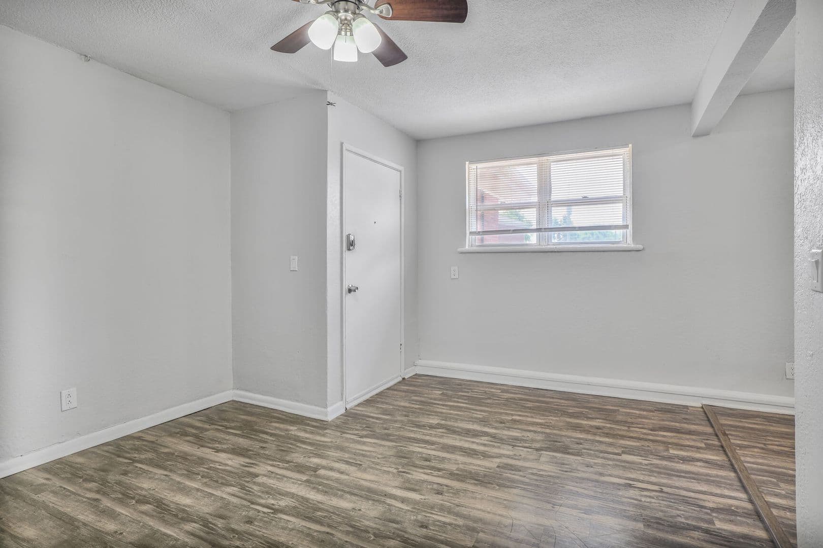 Parkville Apartment: 6110 NW Bell Rd.
