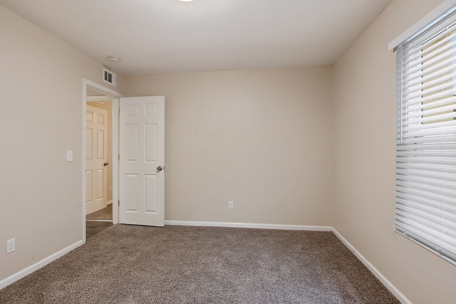 Kansas City Apartment: 3701-3703 Baltimore Ave