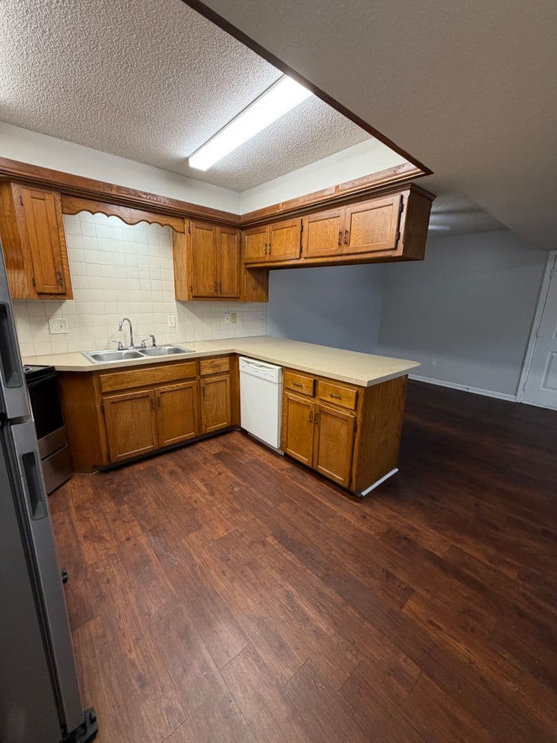 Gladstone Apartment: 6720 Randall Court