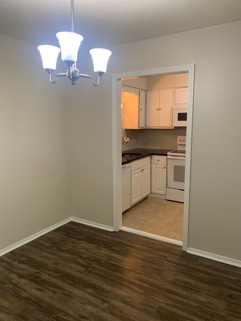 Kansas City Apartment: 3701-3703 Baltimore Ave