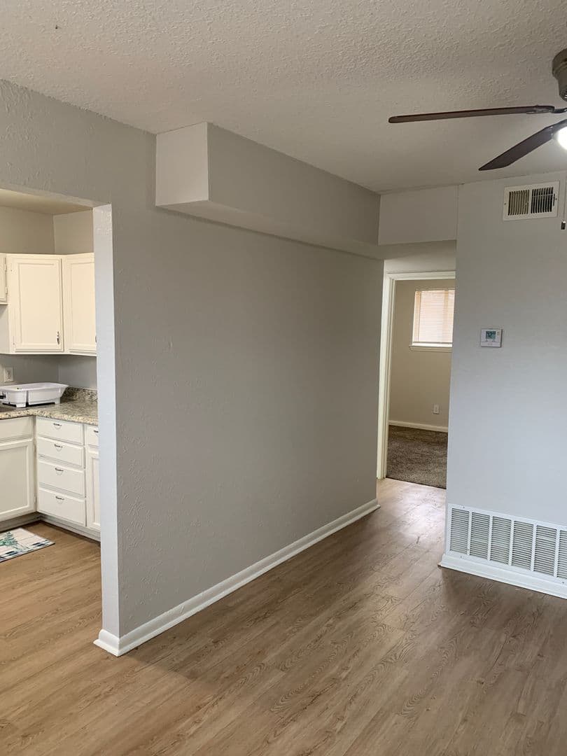 Parkville Apartment: 6110 NW Bell Rd.