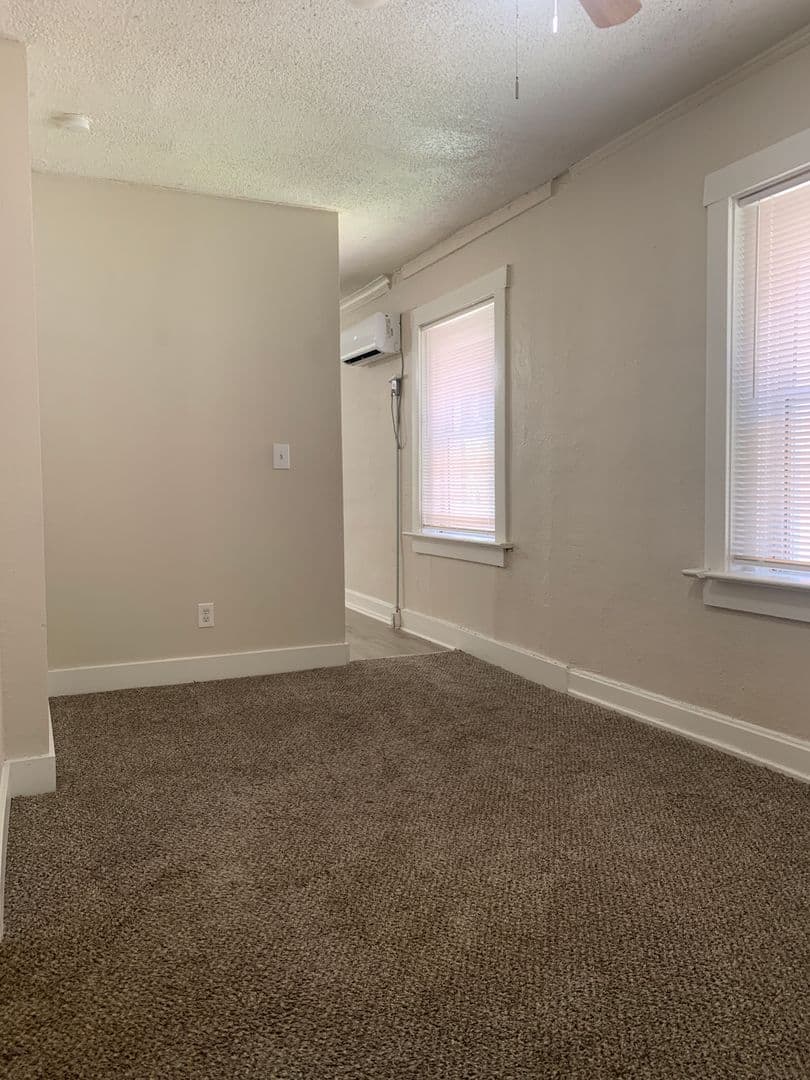 Kansas City Apartment: 905-911 W 40th Terr
